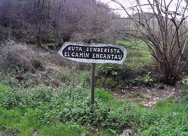 Ruta senderista El Camín Encantáu