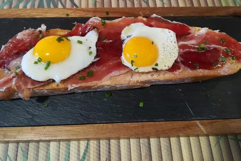 Tosta de jamón ibérico y foie